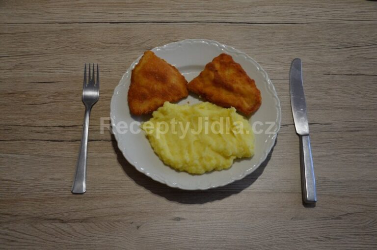 Smažené kuřecí řízky s bramborovou kaší
