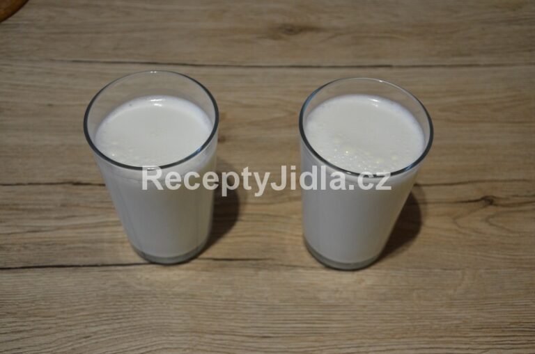 Ayran - turecký nápoj z jogurtu, vody a soli