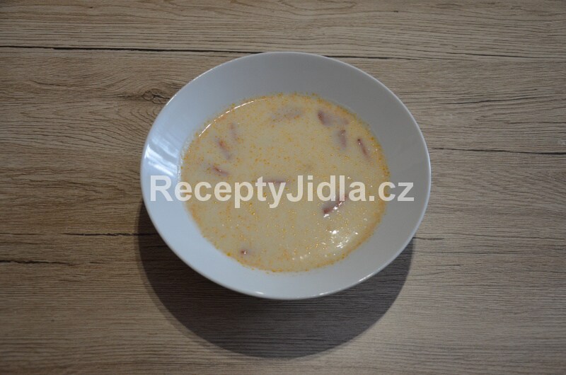 Bílá fazolová polévka s klobásou