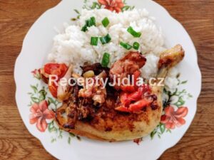 Výborné pečené kuře na jablkách s rýží