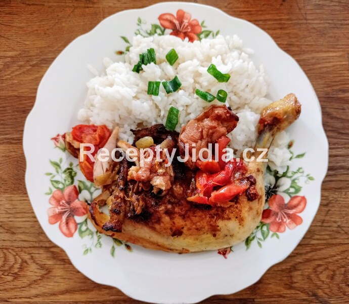 Pečené kuře na jablkách s rýží