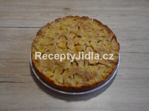 Obrácený jablečný koláč