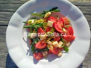 Rajčatový salát s mozzarellou