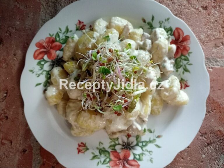 Gnocchi s kuřecím masem a nivovou omáčkou