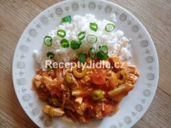 Kohoutí ragú na bílém víně s olivami a bylinkami